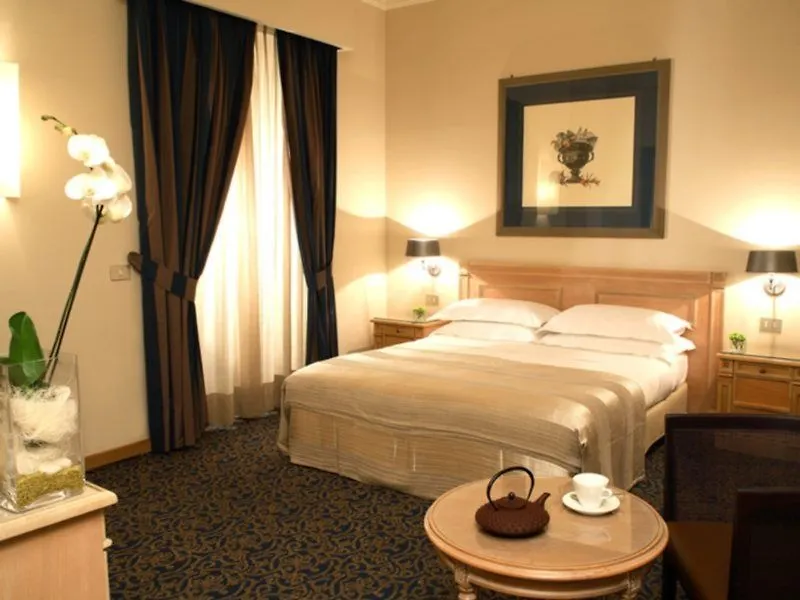 فندق Starhotels Terminus نابولي