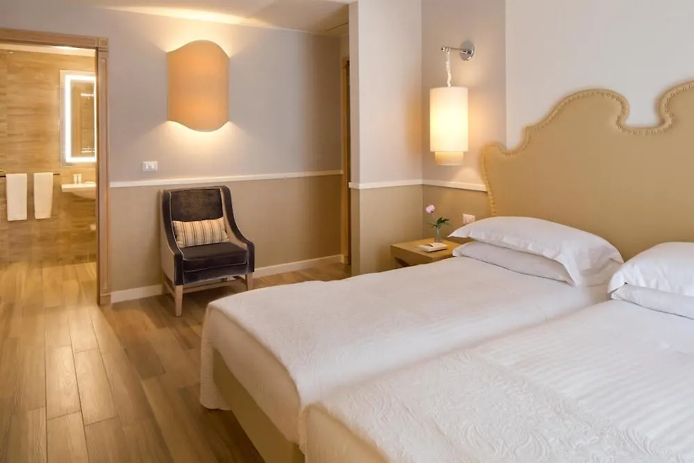 Starhotels Terminus Naples