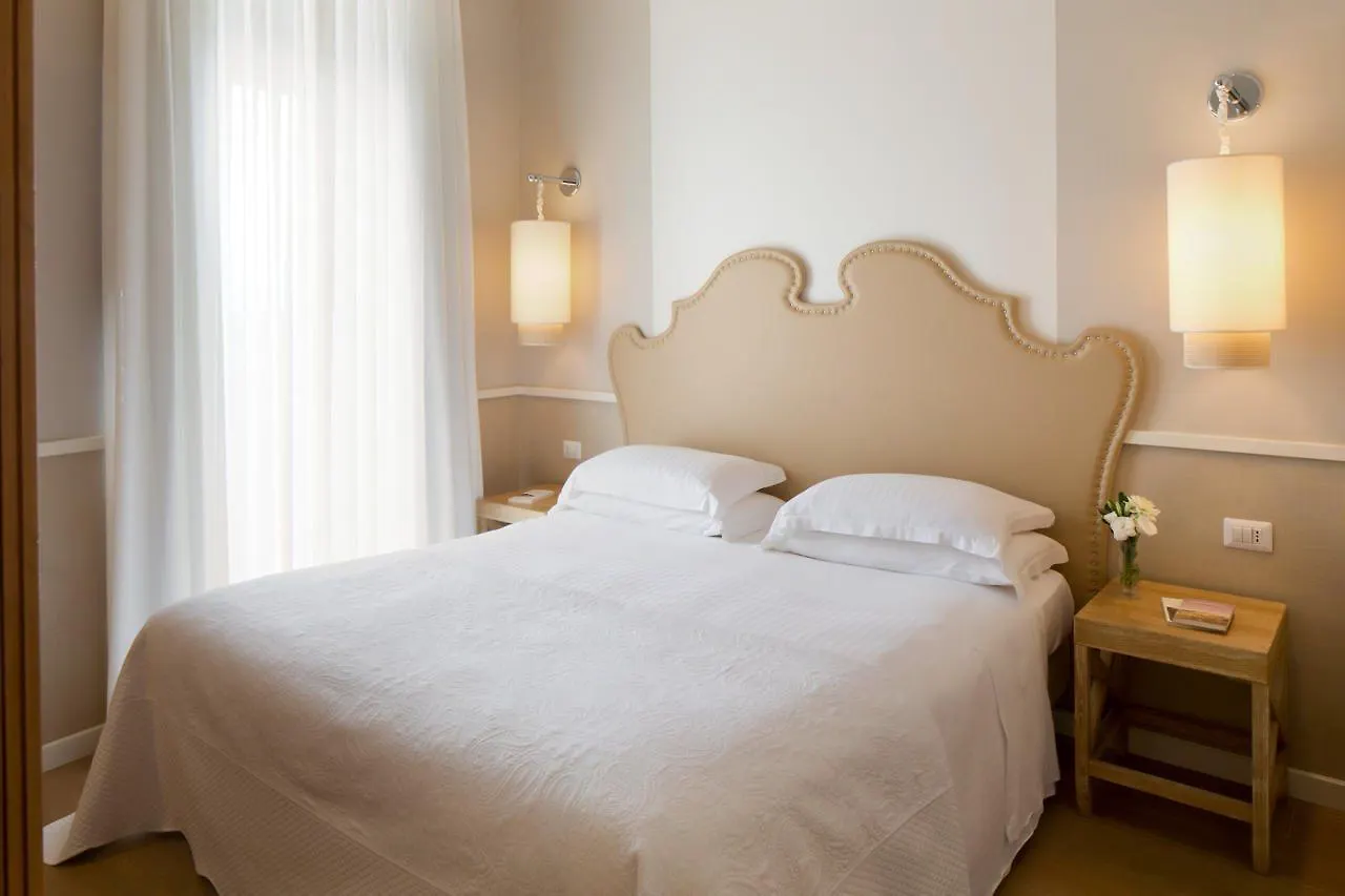 Starhotels Terminus Naples