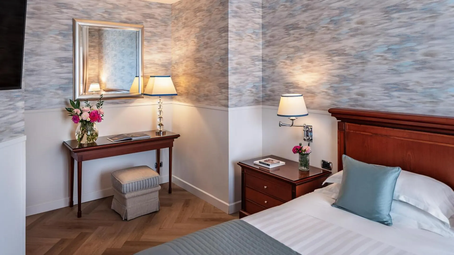**** Hotel Starhotels Terminus Naples Italy