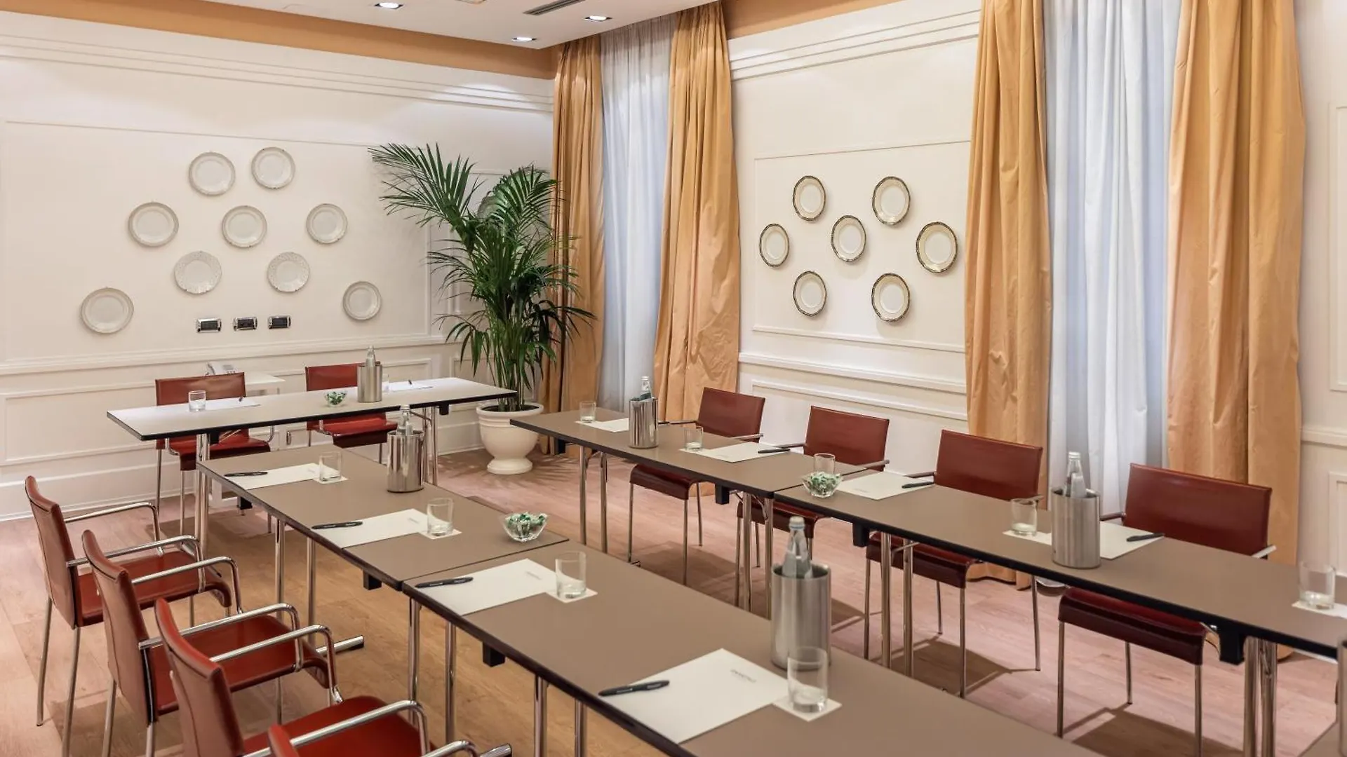 Starhotels Terminus Naples